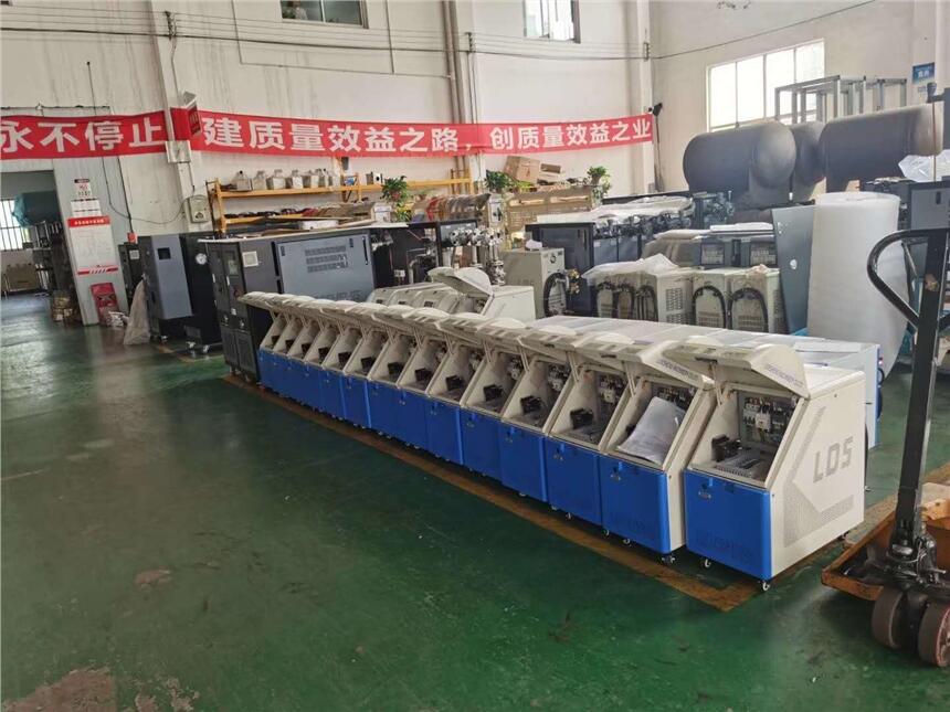 成都導熱油加熱器/油循環模溫機/水溫度控制機/模具溫度控制機/冷熱一體模溫機